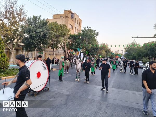  کاروان عظیم نوجوان کربلا در خیابان پروین 