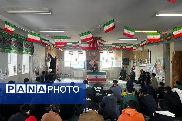  کارگاه‌های سواد اجتماعی و سیاسی و نمایشگاه انقلاب با شعار «روایت ناشنیده» در مدارس متوسطه دوم فشافویه