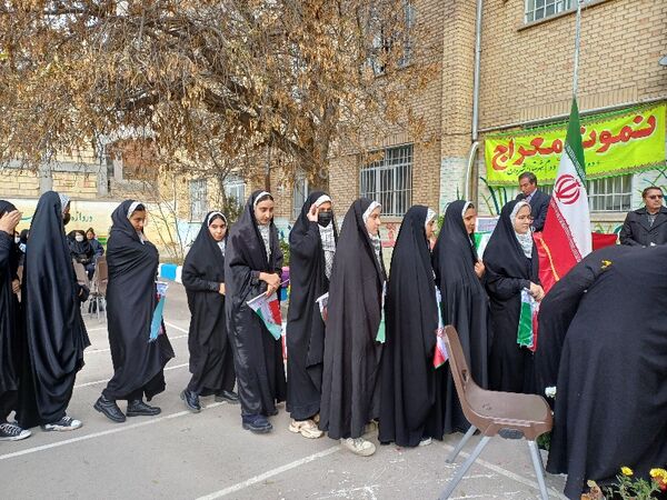 استقبال از شهید گمنام در دبیرستان نمونه معراج شیروان