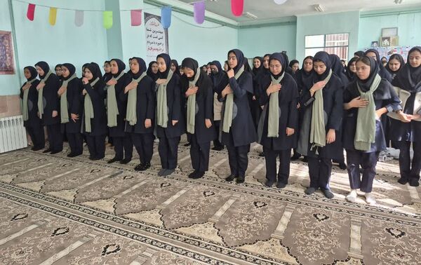 جشن باشکوه پیروزی انقلاب در مدارس مروست