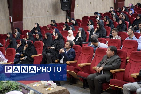 نقش بی‌بدیل مربیان تربیتی در شکوفایی نسل آینده در همایش منطقه ۵ تهران بازخوانی شد