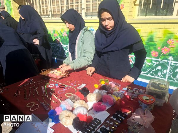 بازارچه دانش‌آموزی در دبیرستان علی افشارنژاد