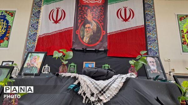 محفل نورانی انس با قرآن کریم به پاسداشت یاد رهبر شهید