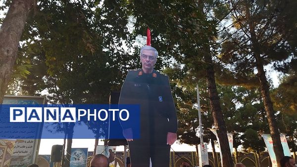 غبارروبی مزار شهدا توسط مسئولین شهرستان نیشابور انجام شد 