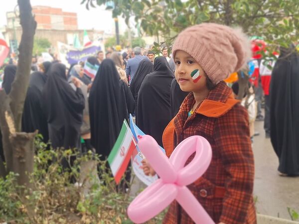 نبض انقلاب در خیابان‌ها تپید