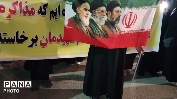 قلب‌های مردم به عشق وطن در  کوهدشت برای ایران، در هفتاد و هشتمین قرار شبانه
