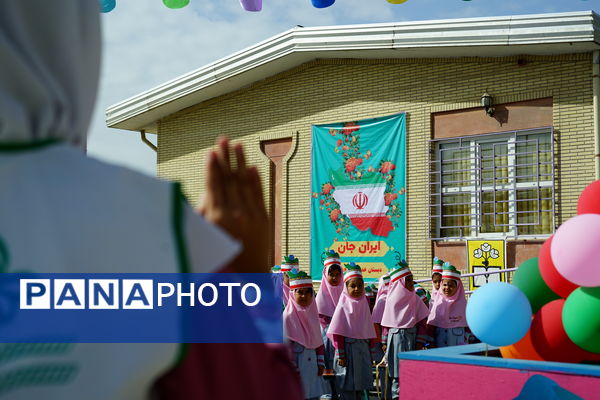 غنچه‌های دانش در نخستین روز مدرسه شکفتند