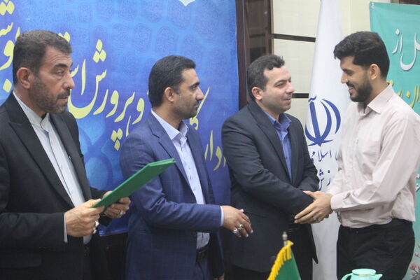 تجلیل از معلمان جوان برتر  به مناسبت گرامیداشت هفته مقام معلم استان بوشهر