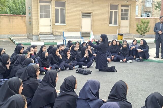 روایت وطن برای دانش‌آموزان با زبان نمایش خیابانی