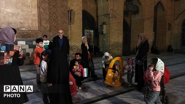 غرفه دهه نودی ها در هشتاد و سومین شب 
