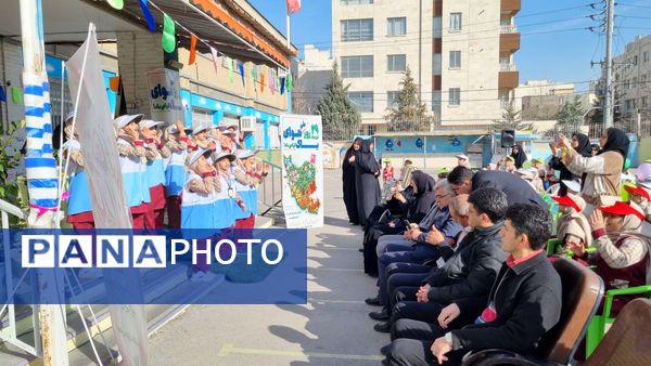 آیین نواختن زنگ هوای پاک در دبستان شریعه افشار‌نژاد ناحیه ۶