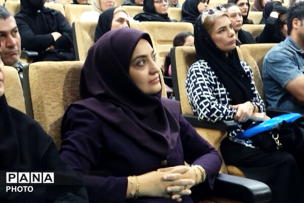 جلسه آموزشی توانمندسازی اولیا با محوریت مبارزه با مواد مخدر