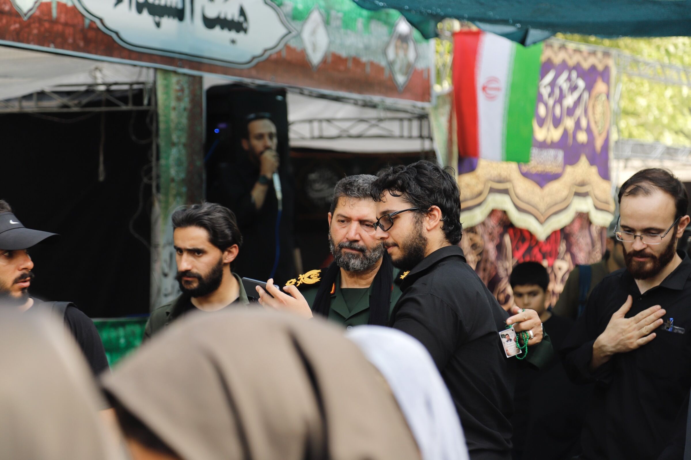 حضور بی‌تکلف فرمانده سپاه تهران در میان دل‌سپردگان اربعین