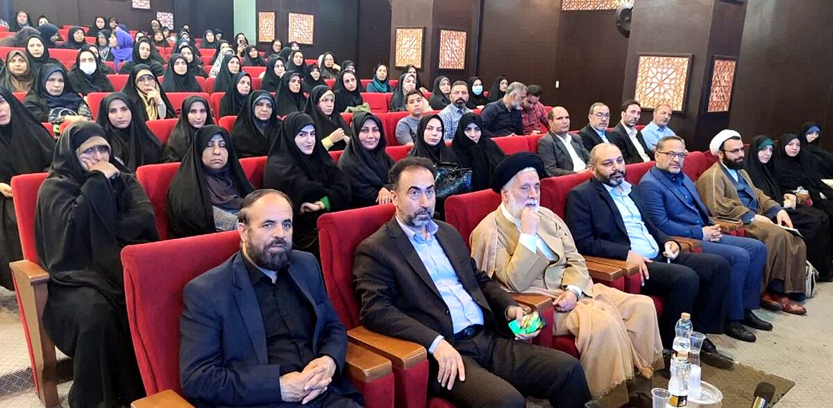 اختتامیه ششمین اجلاسیه نماز  در آستان امامزاده طاهر (ع) کرج