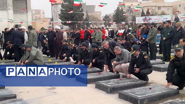 مراسم عطرافشانی مزار شهدا با حضور پرشکوه نوجوانان دهه نودی