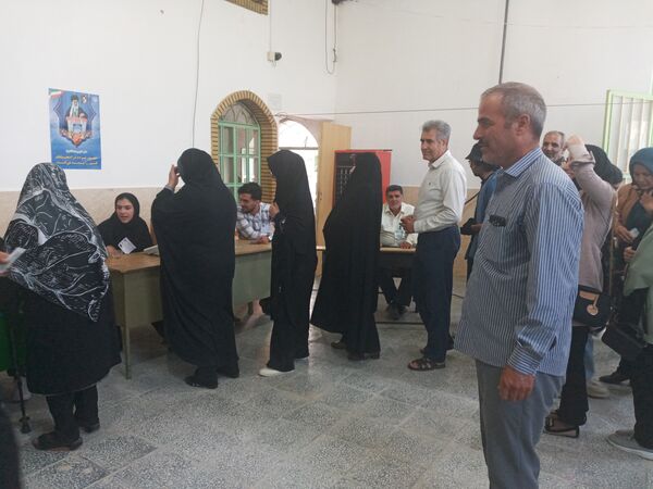 حضور پرشور مردم لرستان پای‌صندوق‌های رأی‌گیری