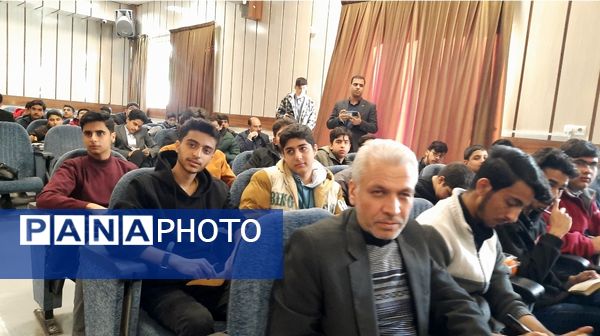 اولین نشست روسای تشکل‌های دانش‌آموزی مدارس سمپاد استان در دبیرستان فرزانگان ۲دوره دوم ناحیه۷ مشهد 