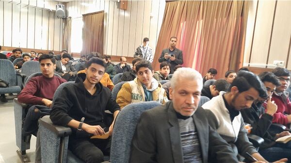 اولین نشست روسای تشکل‌های دانش‌آموزی مدارس سمپاد استان در دبیرستان فرزانگان ۲دوره دوم ناحیه۷ مشهد 