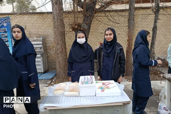 برگزاری بازارچه غذا و صنایع‌دستی در دبیرستان ستارگان۲