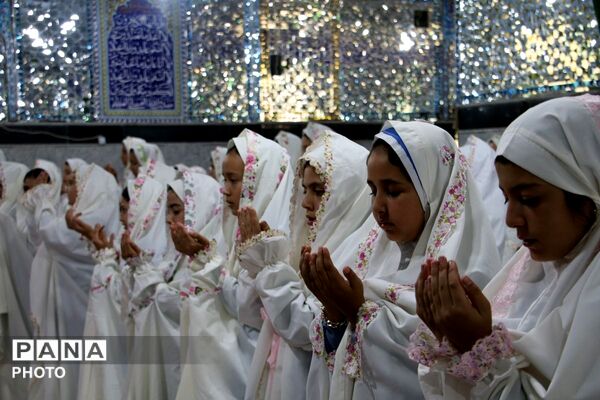 طنین بندگی در جشن تکلیف دانش‌آموزان دختر شهرستان قرچک