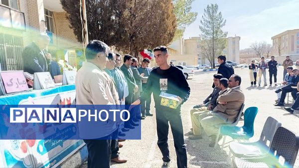 جشن انقلاب در مدرسه نخبگان عشایر 