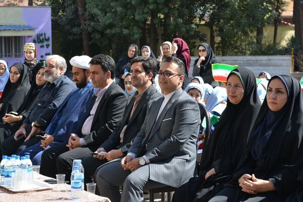 جشن عاطفه‌ها؛ لبریز از مهربانی در دبستان دخترانه قدر بهارستان ۲