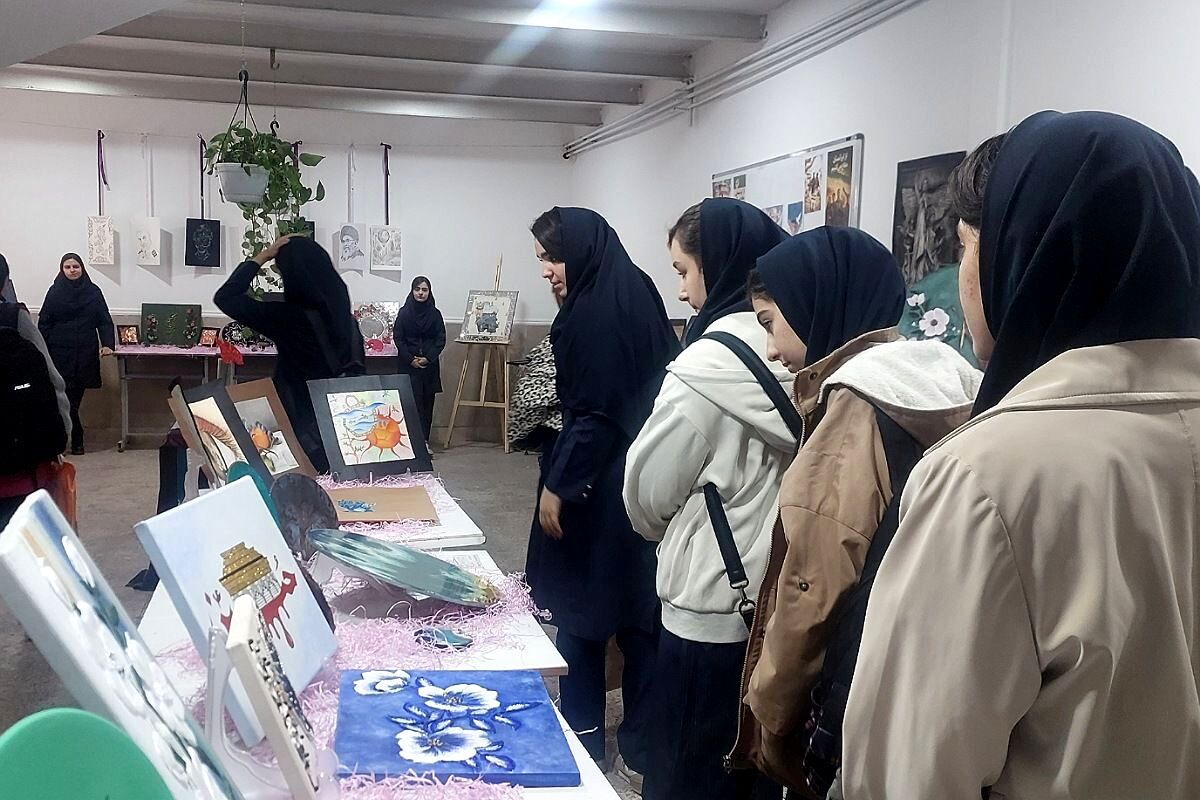 همدلی دانش‌آموزان، اولیاء و معلمان در جشن خلاقیت هنرستان کارآفرینان بهارستان دو