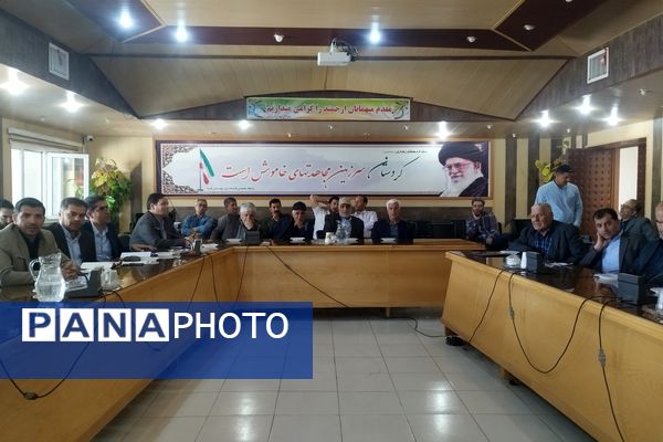 نشست شورای کشاورزی قروه با محوریت مدیریت آب و برق