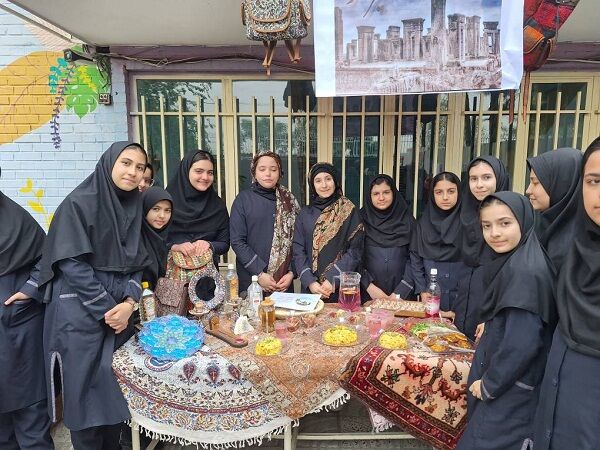 خلاقیت دانش‌آموزان، راه‌حل کمبود امکانات فرهنگی مدارس است