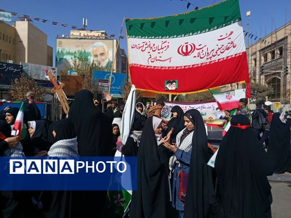 جلوه هایی از حضور مردم قم در راهپیمایی یوم الله 13 آبان