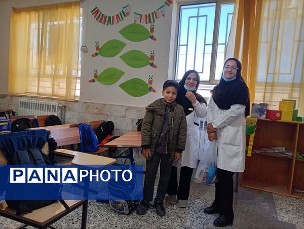 اجرای طرح وارنیش فلوراید در دبستان شهید پسندیده فدافن 