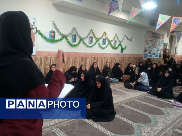 جلسه اولیا و مربیان در دبیرستان گلشن آزادی