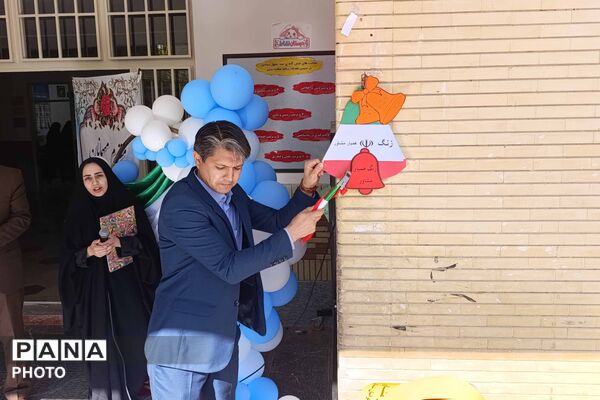 آیین گرامیداشت هفته بهداشت روان و تقدیر از همیاران مشاور در دبیرستان دخترانه رضوان برگزار شد