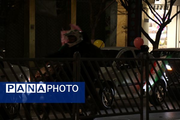 خیابان امام رضا(ع)  مشهد مملو از جمعیت در جشن باشکوه شب نیمه شعبان