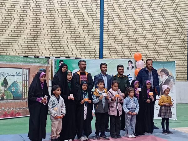 افتتاحیه نمایشگاه مشاغل خانگی و جشن ولادت امام حسن مجتبی(ع) در سالن سپاه شهر حبیب آباد