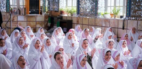 جشن تکلیف در امامزاده محمد(ع)؛ تجلی بندگی در دل دختران نوجوان