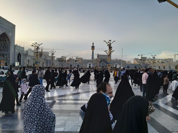  حضور پرشور زائران و مجاوران حضرت رضا (ع)