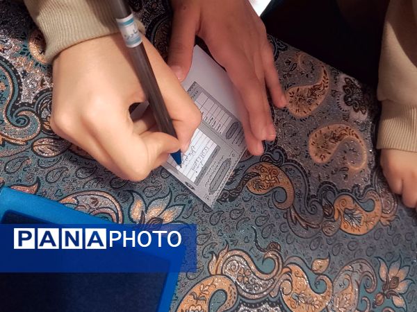 انتخابات شورای دانش آموزی در دبیرستان دخترانه انیس خوش قدم