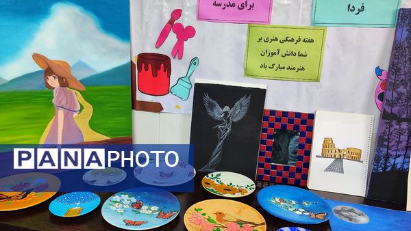 نمایشگاه هنری دانش آموزان در دبیرستان مهردخت 