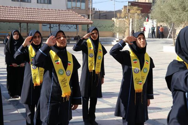 مراسم زنگ پدافند غیرعامل در مدرسه ام هانی ناحیه 2 یزد 