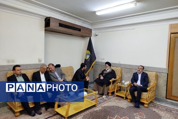 حضور فرهنگیان ناحیه دو شهرری در نماز جمعه 