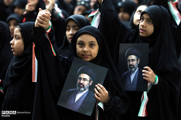 برگزاری همایش بزرگ جمع‌خوانی دانش‌آموزان با اجرای سرود و نوحه حماسی «باید برخاست»