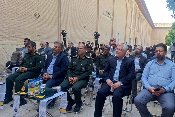 آیین اهدای ۲۵هزار بسته نوشت افزار به دانش‌آموزان نیازمند