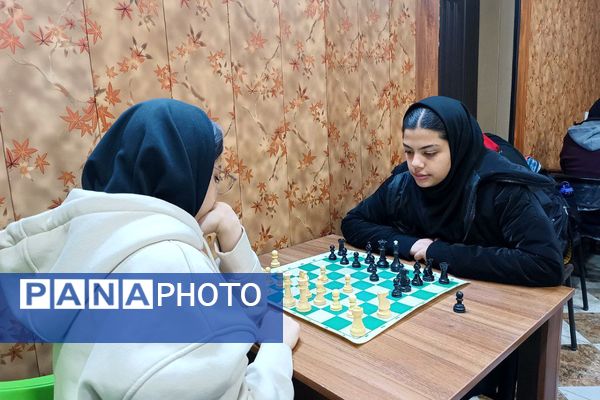 رقابت فکری دانش‌آموزان ورامینی در مسابقات شطرنج کانون هدایت