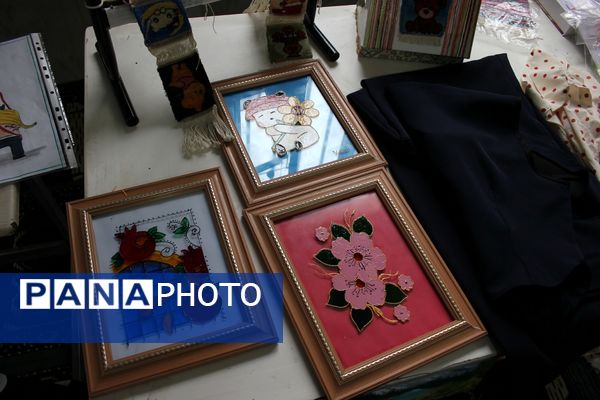 بازدید مدیر کانون فرهنگی هدایت از نمایشگاه آثار تجسمی دانش‌آموزان سوده