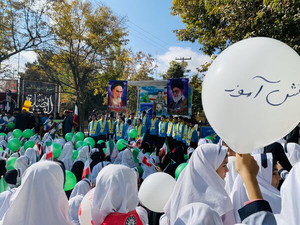 همبستگی نسل امروز با آرمان‌های انقلاب در راهپیمایی ۱۳ آبان باخرز