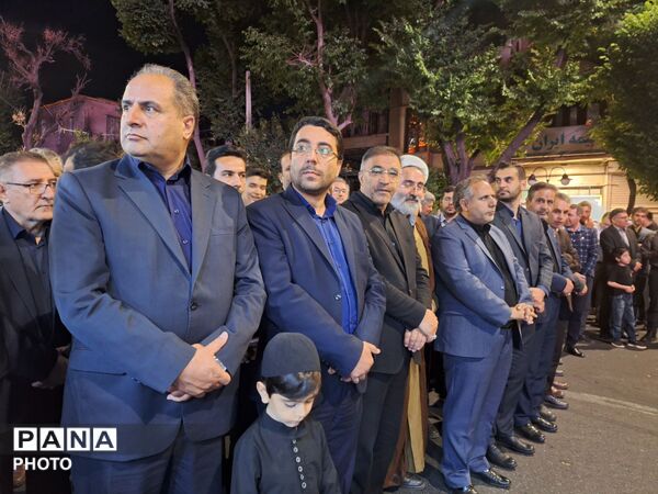 تجمع شبانه فرهنگیان و دانش‌آموزان تبریز با حضور معاون وزیر
