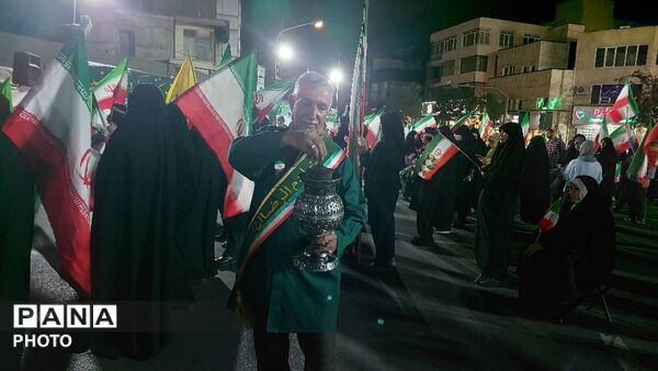 هفتاد شب متوالی حضور پرشور مردم در میدان جمهوری