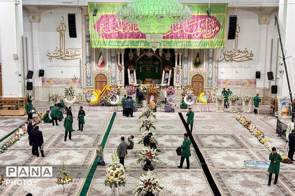 جشن آغاز دهه کرامت در حرم حضرت معصومه(س)