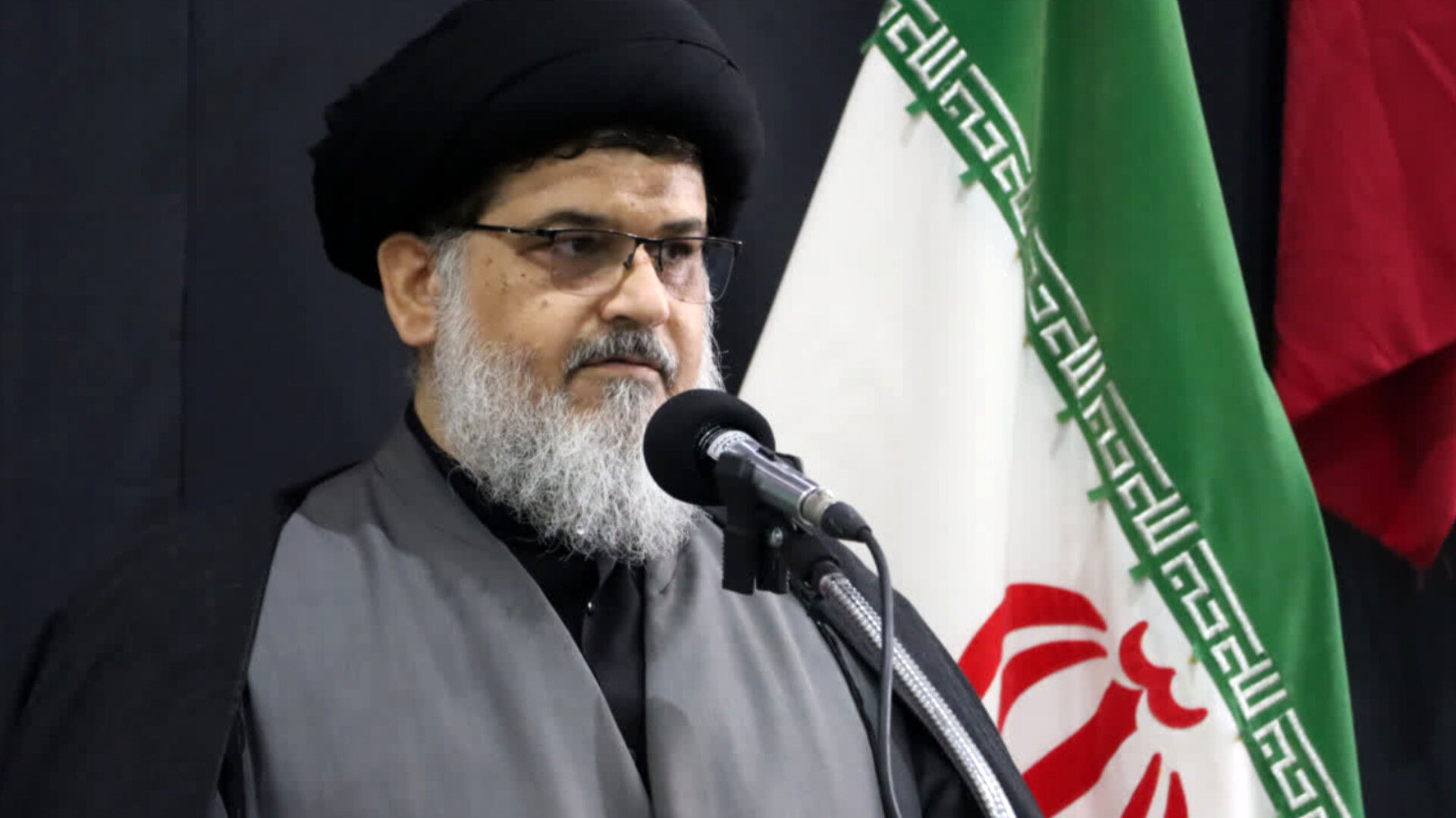 دشمن با بدحجابی نهاد خانواده را  هدف گرفته است